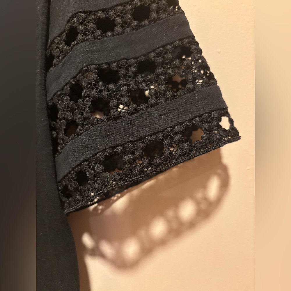 Sézane ‘Hortense’ organic cotton t-shirt with lace inlay in black, Size S - Picture 8 of 9
